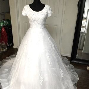 White jewelry staining craft wedding dress